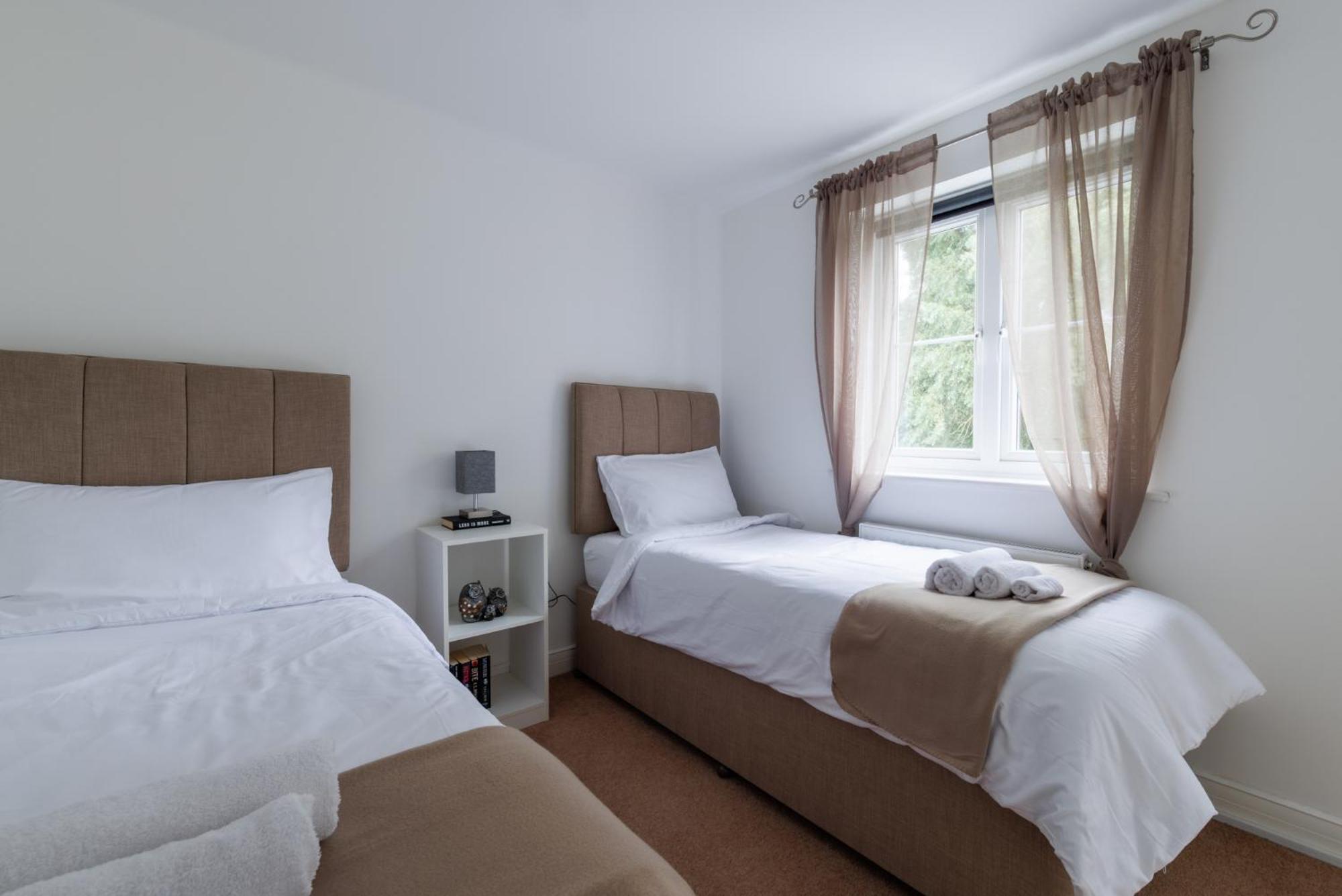 Comfortable 4-bedroom In Ideal For Contractors Professionals Or Larger Families